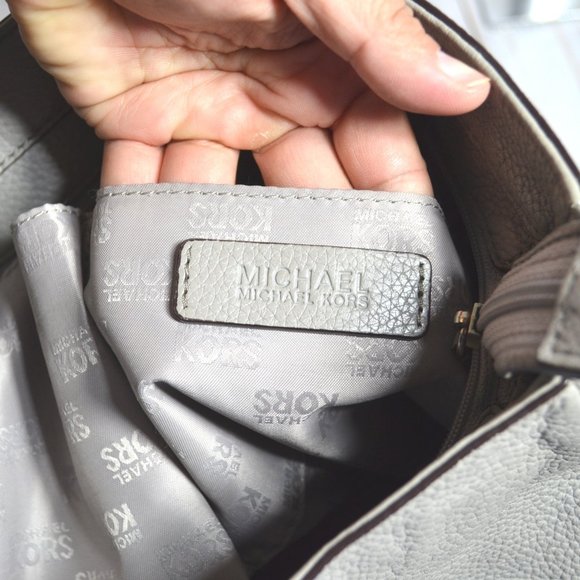 Michael Kors Bowery Large Leather Shoulder Bag - Picture 7 of 7